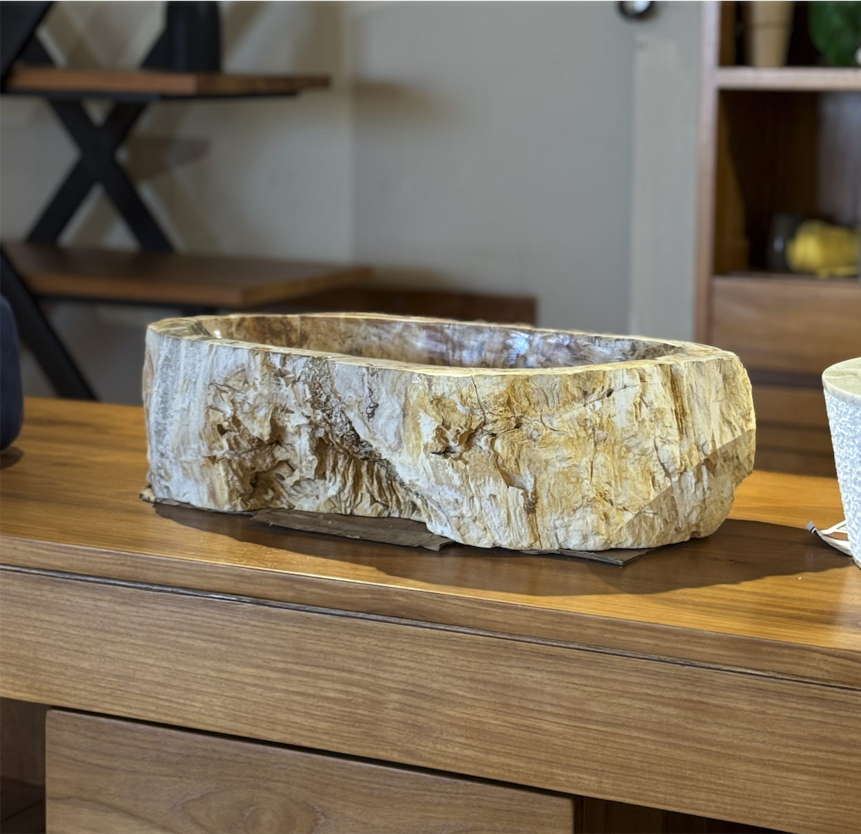 Vasque en pierre, marbre ou céramique : laquelle choisir avec un meuble teck ?